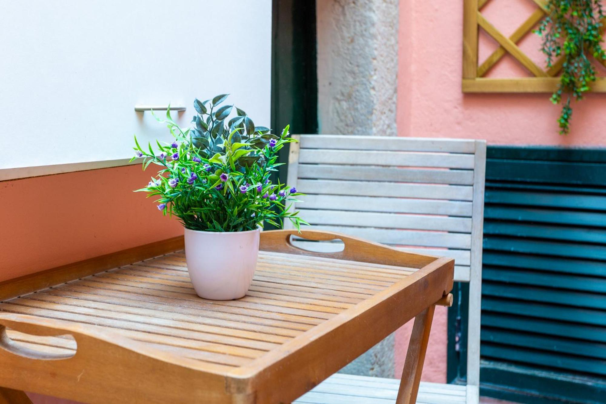 Camoes Lounge Apartment W/Courtyard Lisbona Esterno foto