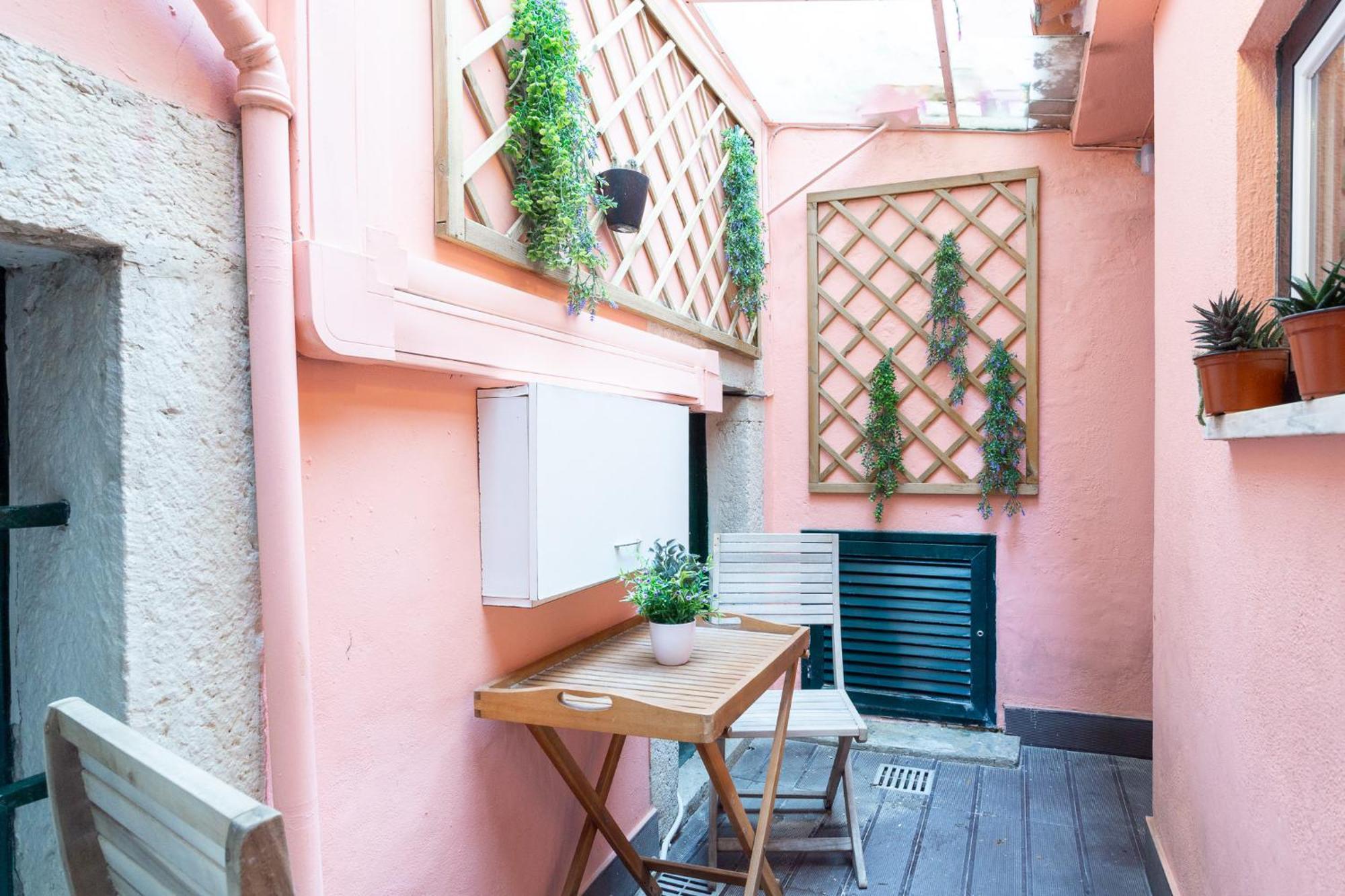 Camoes Lounge Apartment W/Courtyard Lisbona Esterno foto